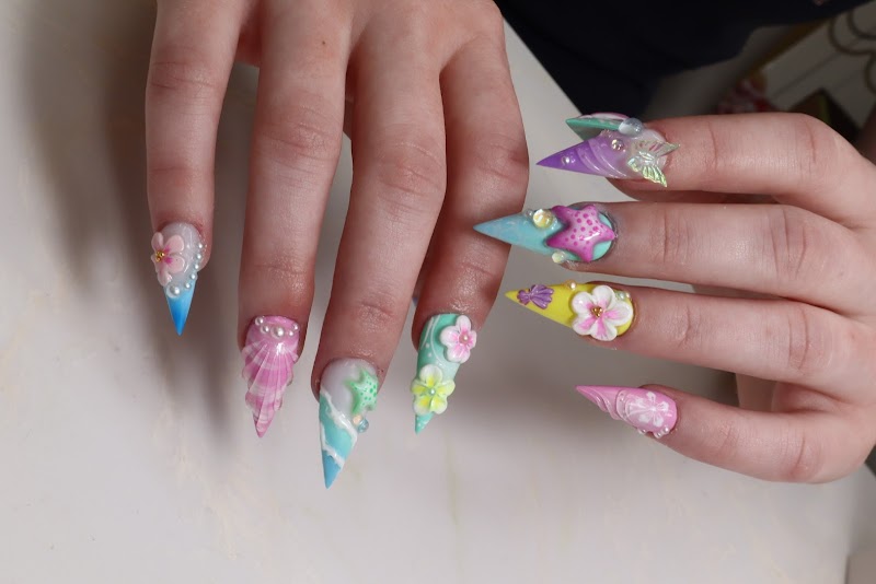 Elaborate nail design by Elite Nails