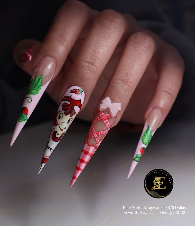 Detailed custom nail design at Elite Nails salon
